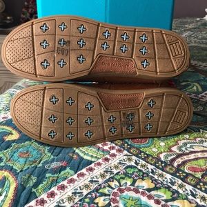 Toms Shoes - TOMS TAN SUEDE WINTER BOOTS 🥾 ❄️ Toms Shoes - TOMS TAN SUEDE WINTER BOOTS 🥾 ❄️